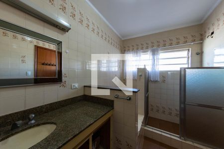 Casa à venda com 300m², 3 quartos e 4 vagasSuíte banheiro 
