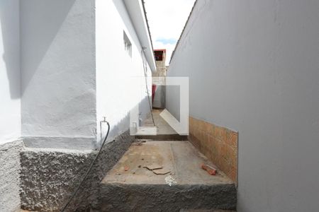 Casa à venda com 178m², 3 quartos e 6 vagas Casa à venda com 178m², 3 quartos e 6 vagaslateral do imovel