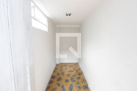 Casa à venda com 178m², 3 quartos e 6 vagas Casa à venda com 178m², 3 quartos e 6 vagasQuartinho externo