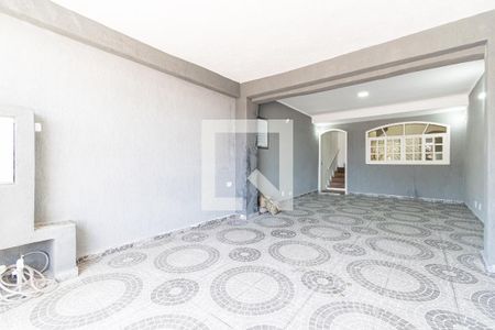Garagem de casa à venda com 2 quartos, 210m² em Vila do Encontro, São Paulo