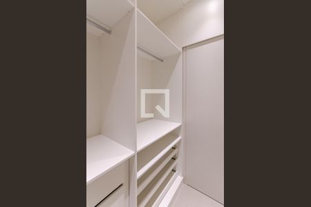 Casa de condomínio à venda com 208m², 3 quartos e 3 vagas Casa de condomínio à venda com 208m², 3 quartos e 3 vagasSuíte - Closet