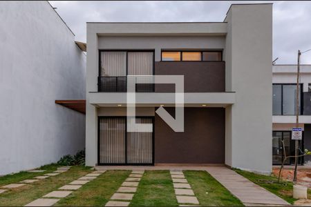 Casa de condomínio à venda com 208m², 3 quartos e 3 vagas Casa de condomínio à venda com 208m², 3 quartos e 3 vagasFachada