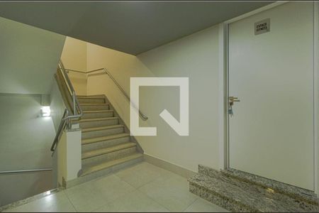 Escada de apartamento à venda com 2 quartos, 122m² em Centro, Belo Horizonte