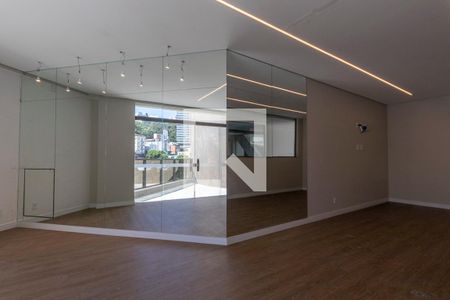 Apartamento à venda com 363m², 4 quartos e 4 vagasAcademia