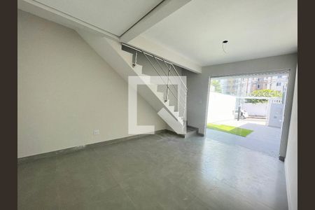 Sala de casa à venda com 2 quartos, 65m² em Planalto, Belo Horizonte