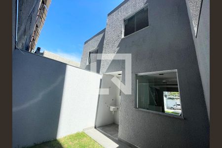 Casa à venda com 65m², 2 quartos e 1 vagaÁrea externa privativa fundos