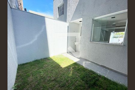 Casa à venda com 65m², 2 quartos e 1 vagaÁrea externa privativa fundos