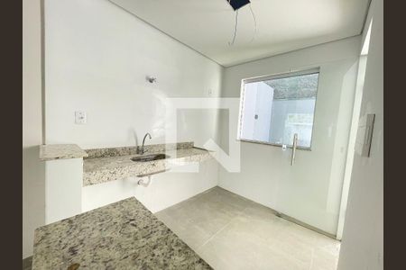 Cozinha de casa à venda com 2 quartos, 65m² em Planalto, Belo Horizonte