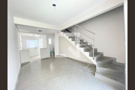 Sala de casa à venda com 2 quartos, 65m² em Planalto, Belo Horizonte