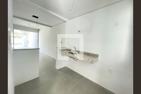 Cozinha de casa à venda com 2 quartos, 65m² em Planalto, Belo Horizonte