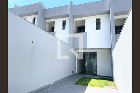Casa à venda com 65m², 2 quartos e 1 vagaFachada