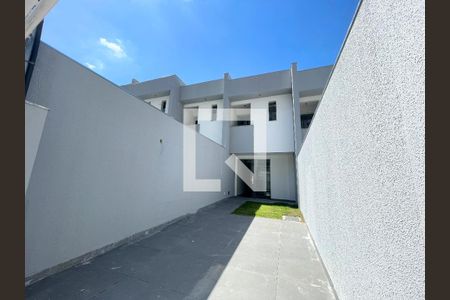 Casa à venda com 65m², 2 quartos e 1 vagaFachada