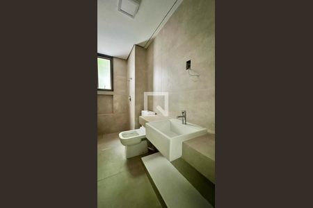 Apartamento à venda com 107m², 3 quartos e 2 vagas Apartamento à venda com 107m², 3 quartos e 2 vagasBanheiro da suíte