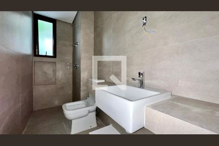 Apartamento à venda com 107m², 3 quartos e 2 vagas Apartamento à venda com 107m², 3 quartos e 2 vagasBanheiro da suíte