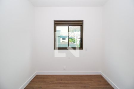 Apartamento à venda com 162m², 4 quartos e 3 vagasQuarto 2