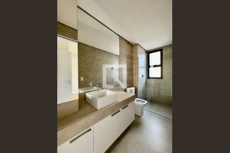 Banheiro - Quarto 2 de apartamento à venda com 4 quartos, 150m² em Serra, Belo Horizonte