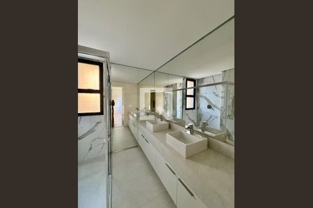 Apartamento à venda com 150m², 4 quartos e 4 vagasBanheiro - Quarto