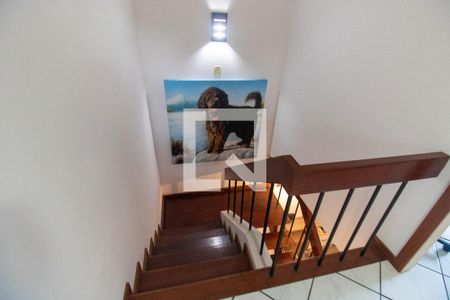 Escada  de casa de condomínio para alugar com 3 quartos, 300m² em Serra Grande, Niterói
