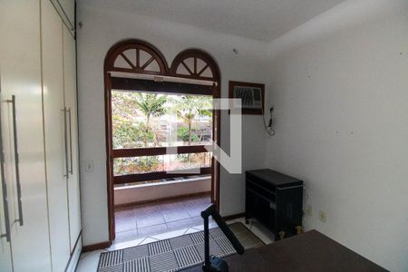 Quarto 1 de casa de condomínio para alugar com 3 quartos, 300m² em Serra Grande, Niterói