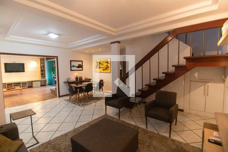Sala de casa de condomínio para alugar com 3 quartos, 300m² em Serra Grande, Niterói