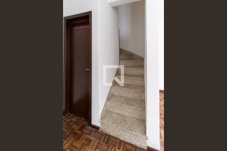 Escada de casa de condomínio para alugar com 3 quartos, 90m² em Boqueirão, Curitiba