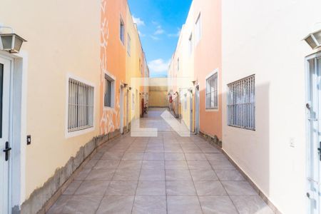 Casa de condomínio à venda com 77m², 2 quartos e 1 vaga Casa de condomínio à venda com 77m², 2 quartos e 1 vagaEntrada