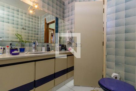 Casa à venda com 285m², 4 quartos e 5 vagasBanheiro da Suíte 1