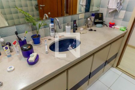 Casa à venda com 285m², 4 quartos e 5 vagasBanheiro da Suíte 1