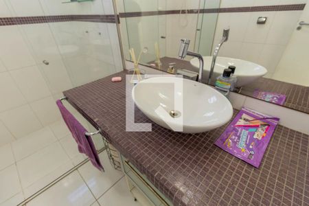 Casa à venda com 285m², 4 quartos e 5 vagasBanheiro