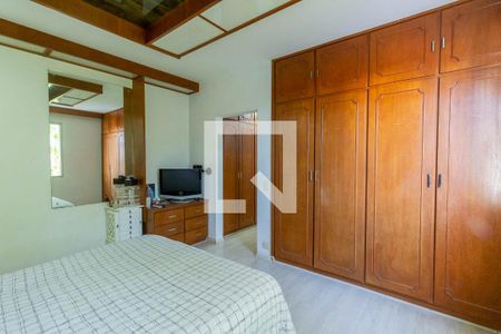 Casa à venda com 285m², 4 quartos e 5 vagasSuíte 2