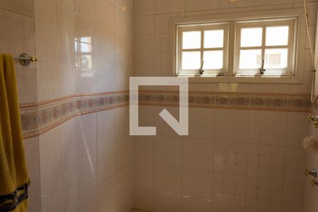 Casa à venda com 307m², 3 quartos e 4 vagasBanheiro da Suíte 1