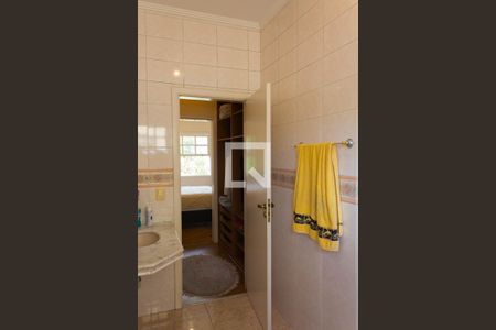 Casa à venda com 307m², 3 quartos e 4 vagasBanheiro da Suíte 1