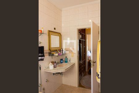 Casa à venda com 307m², 3 quartos e 4 vagasBanheiro da Suíte 1