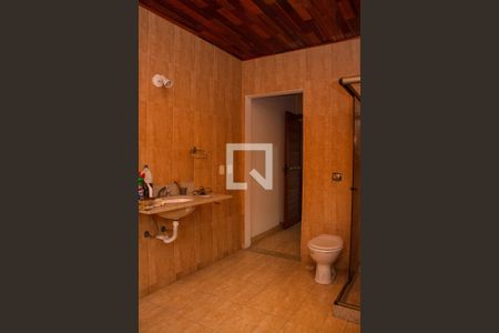 Casa à venda com 490m², 4 quartos e 2 vagasBanheiro da Suíte 01 - 2º Andar