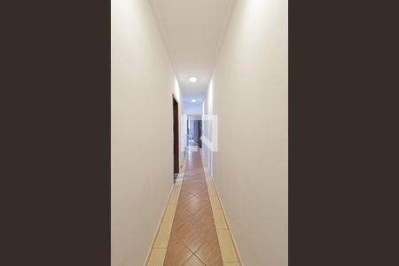 Casa à venda com 180m², 4 quartos e 4 vagas Casa à venda com 180m², 4 quartos e 4 vagasCorredor