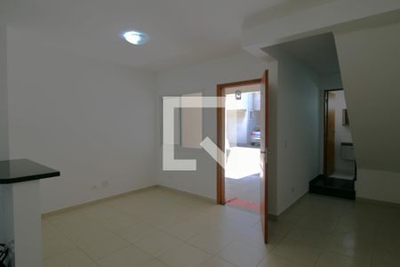 Sala de casa de condomínio para alugar com 2 quartos, 71m² em Jardim Palmares (zona Norte), São Paulo