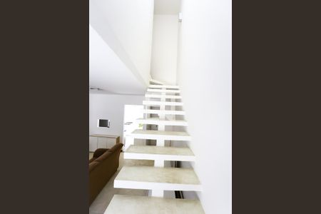 Escada de casa à venda com 2 quartos, 115m² em Vila Morse, São Paulo