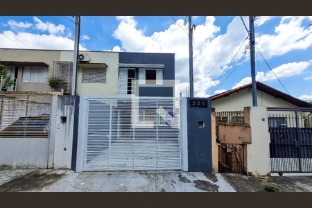 Casa à venda com 115m², 2 quartos e 1 vaga Casa à venda com 115m², 2 quartos e 1 vagaFachada