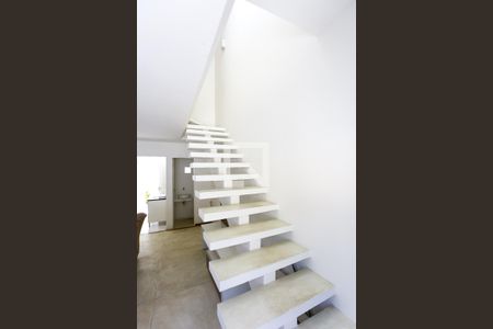 Escada de casa à venda com 2 quartos, 115m² em Vila Morse, São Paulo