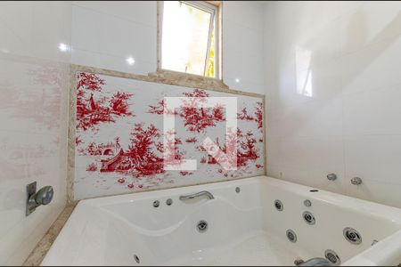 Casa à venda com 350m², 4 quartos e 2 vagasBanheiro da Suíte 4