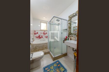 Casa à venda com 350m², 4 quartos e 2 vagasBanheiro da Suíte 4