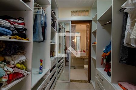 Casa à venda com 350m², 4 quartos e 2 vagasCloset da suíte 3