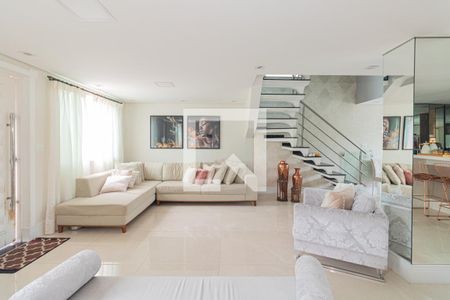 Casa de condomínio à venda com 500m², 5 quartos e 4 vagasSala e Cozinha