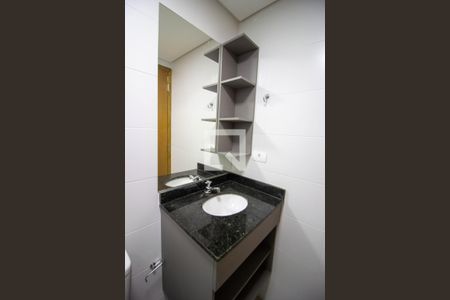 Banheiro de kitnet/studio para alugar com 1 quarto, 28m² em Luz, São Paulo