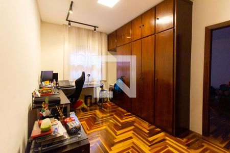 Casa à venda com 320m², 3 quartos e 1 vagaEscritório