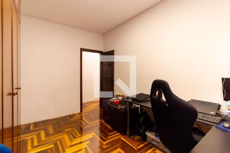 Casa à venda com 320m², 3 quartos e 1 vagaEscritório