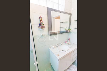 Casa à venda com 200m², 2 quartos e 2 vagasBanheiro Social