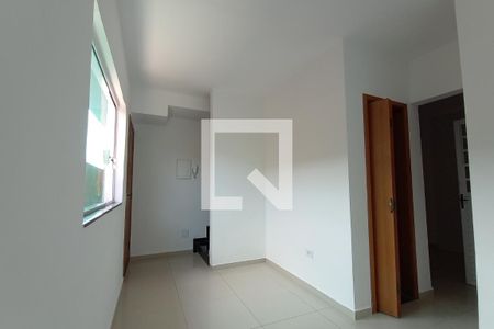 Sala de casa de condomínio para alugar com 2 quartos, 65m² em Vila Pierina, São Paulo