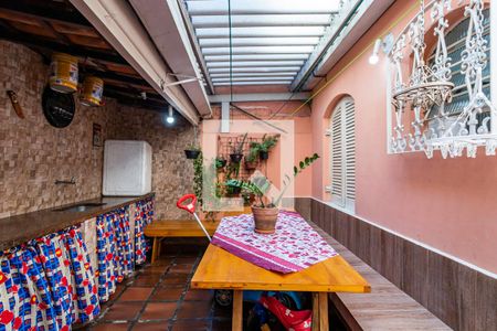 Casa à venda com 193m², 4 quartos e 2 vagas1o. Andar - Quintal e Churrasqueira