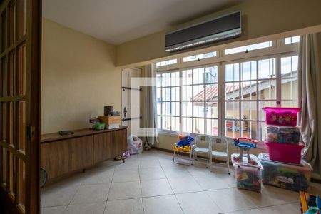 Sala íntima de casa à venda com 4 quartos, 309m² em Medianeira, Porto Alegre